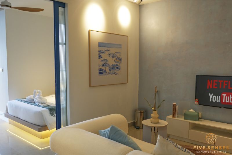 Presidential One Bedroom Bathtub Suite - room photo 7